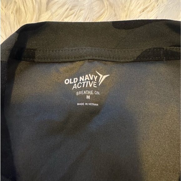 Old Navy Active Shirt - Picture 7 of 7